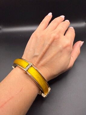 Yellow Enamel and Gold Tone Stretch Bangle Bracelet